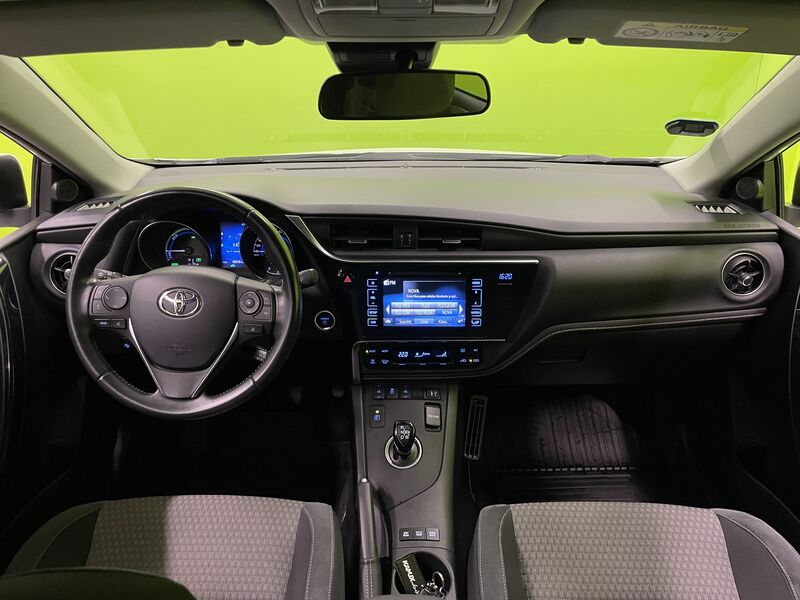 Toyota Auris vaihtoauto