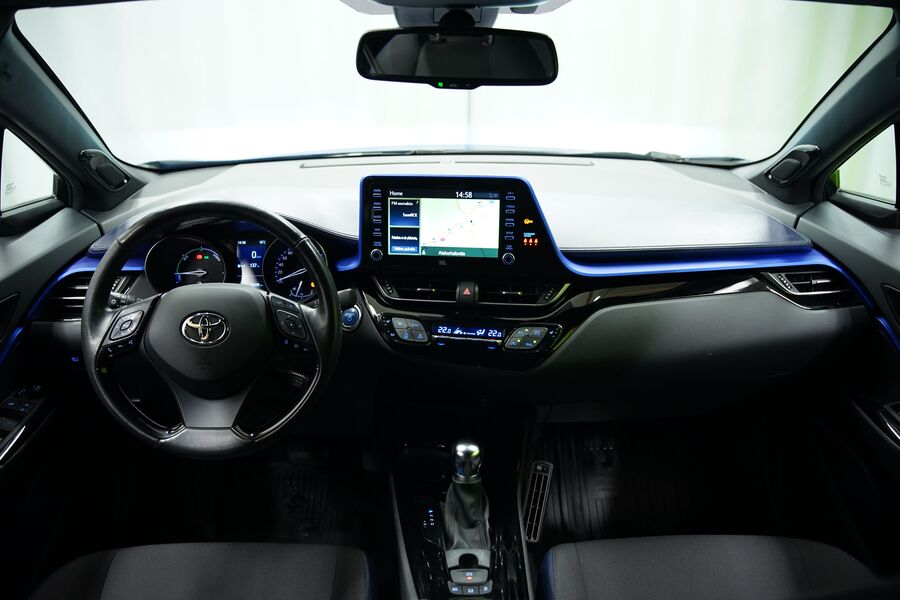 Toyota C-HR vaihtoauto