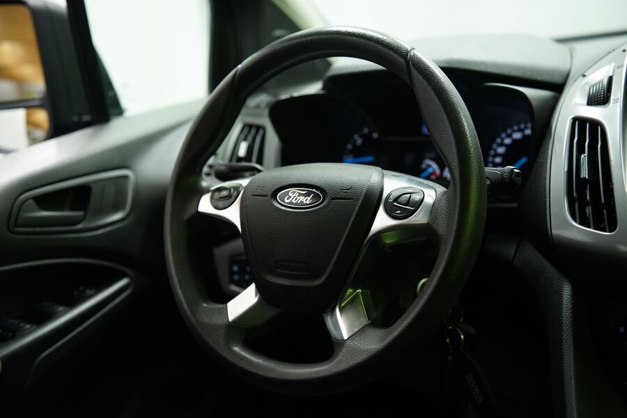 Ford Tourneo Connect vaihtoauto