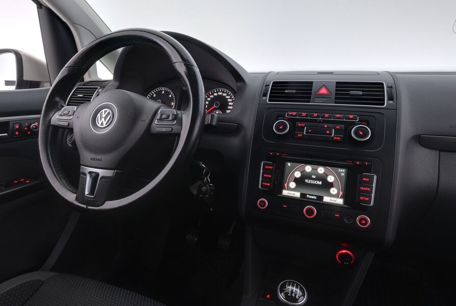 Volkswagen Touran vaihtoauto