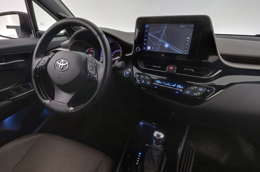 Toyota C-HR vaihtoauto