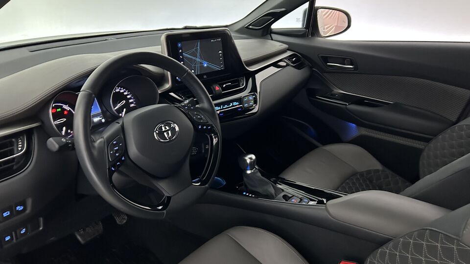 Toyota C-HR vaihtoauto