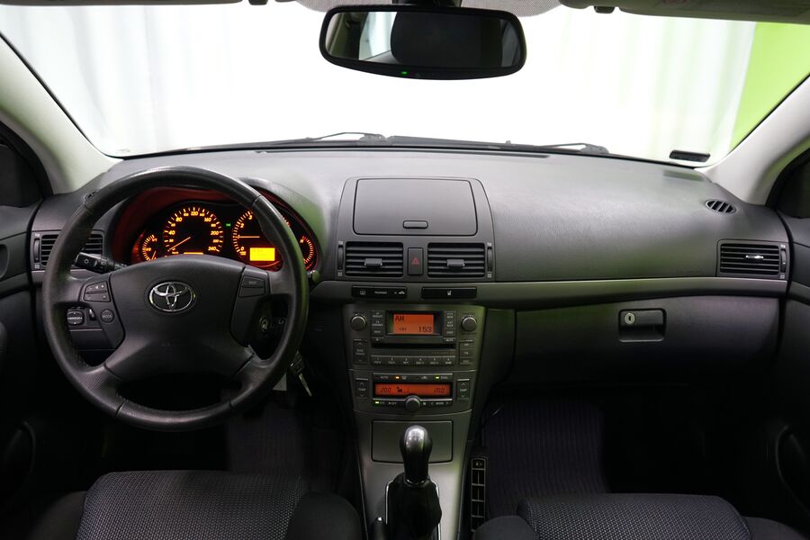Toyota Avensis vaihtoauto