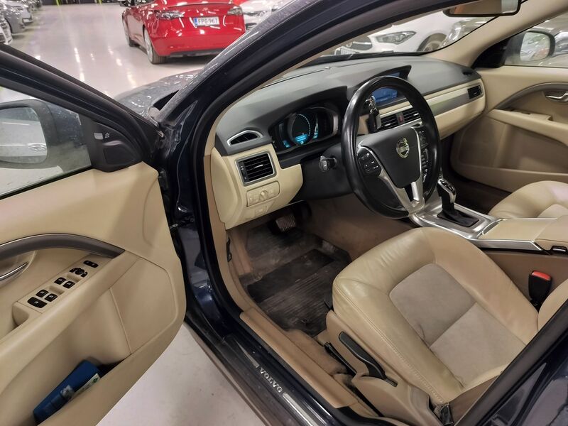 Volvo V70 vaihtoauto