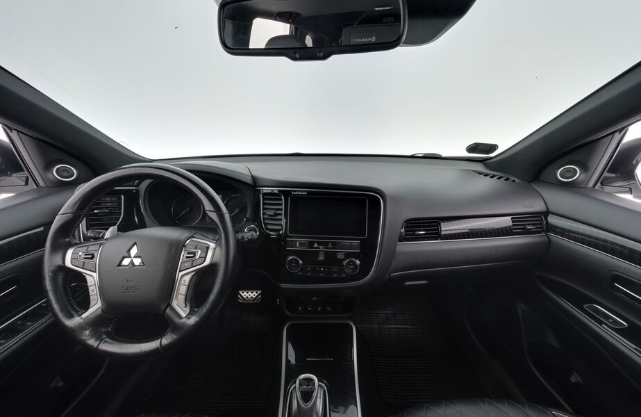 Mitsubishi Outlander PHEV vaihtoauto