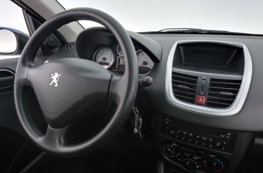 Peugeot 206 + vaihtoauto