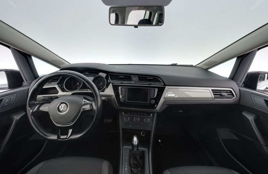 Volkswagen Touran vaihtoauto