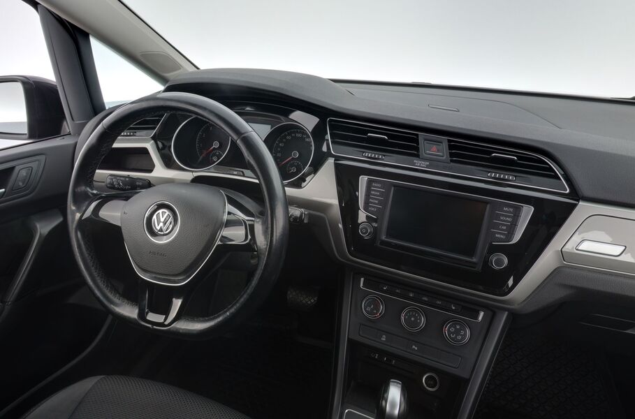 Volkswagen Touran vaihtoauto