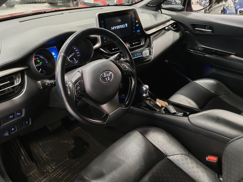 Toyota C-HR vaihtoauto