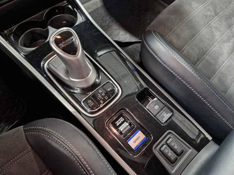 Mitsubishi Outlander PHEV vaihtoauto