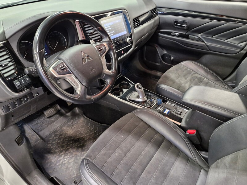 Mitsubishi Outlander PHEV vaihtoauto