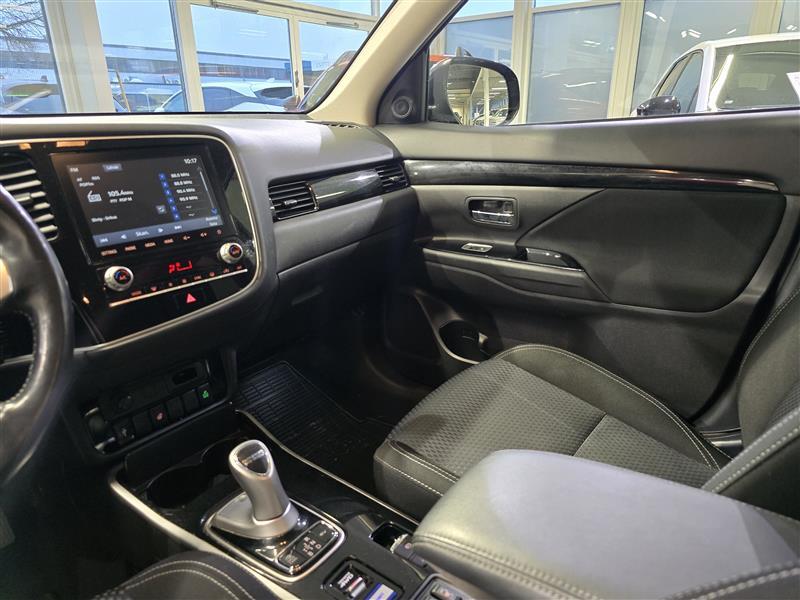 Mitsubishi Outlander PHEV vaihtoauto