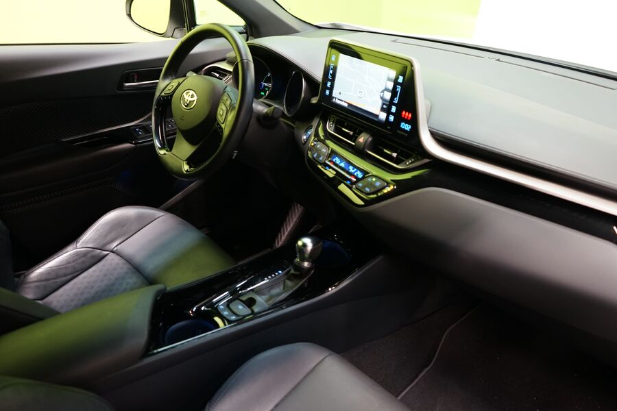 Toyota C-HR vaihtoauto