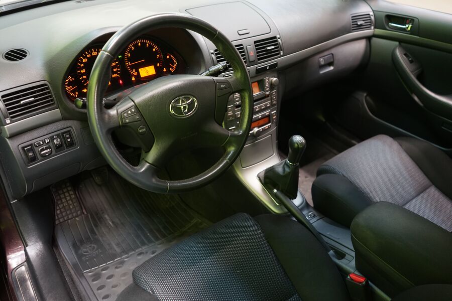 Toyota Avensis vaihtoauto