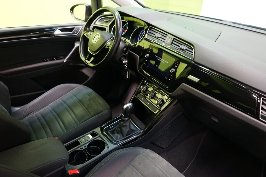 Volkswagen Touran vaihtoauto