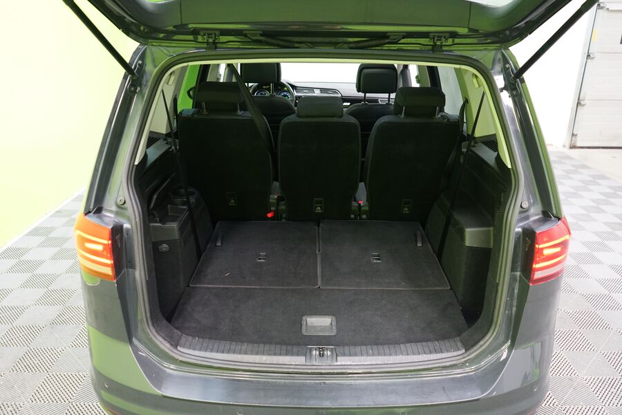 Volkswagen Touran vaihtoauto