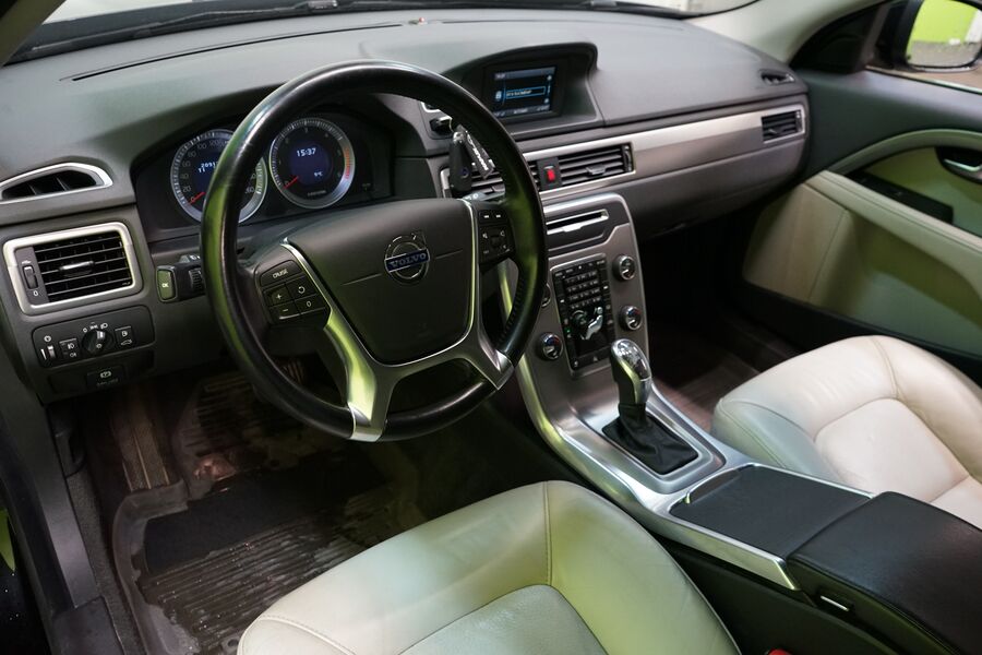 Volvo V70 vaihtoauto