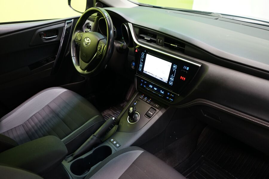 Toyota Auris vaihtoauto