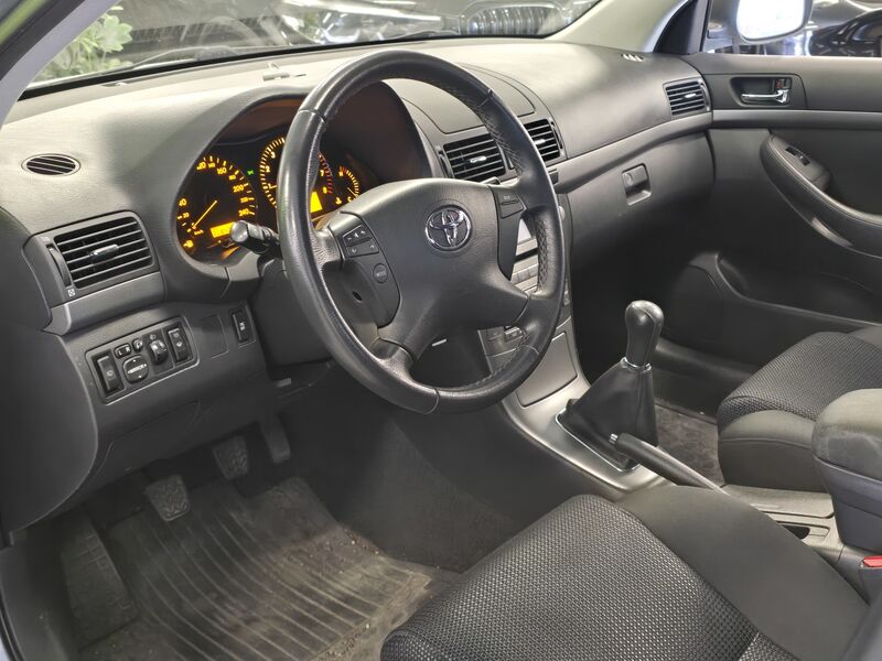 Toyota Avensis vaihtoauto