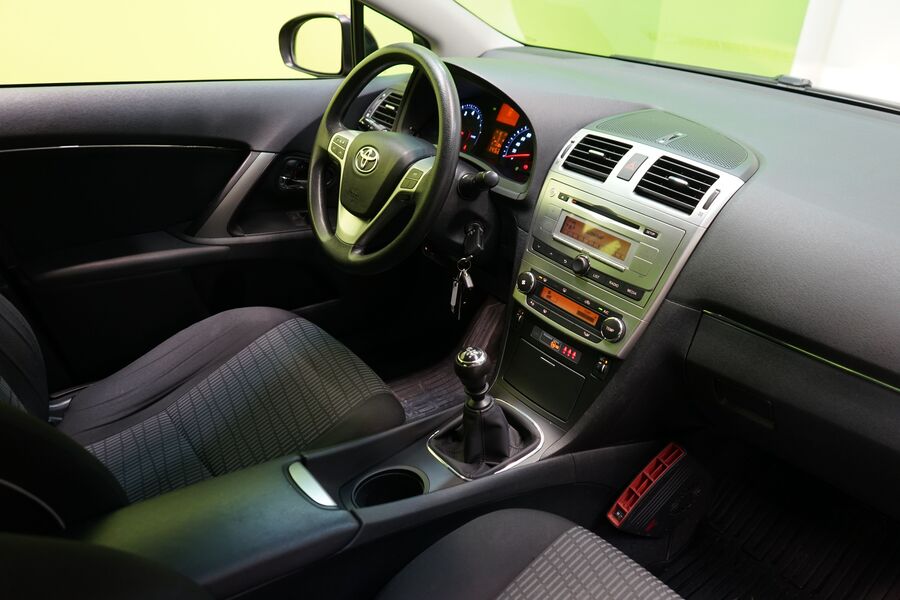 Toyota Avensis vaihtoauto