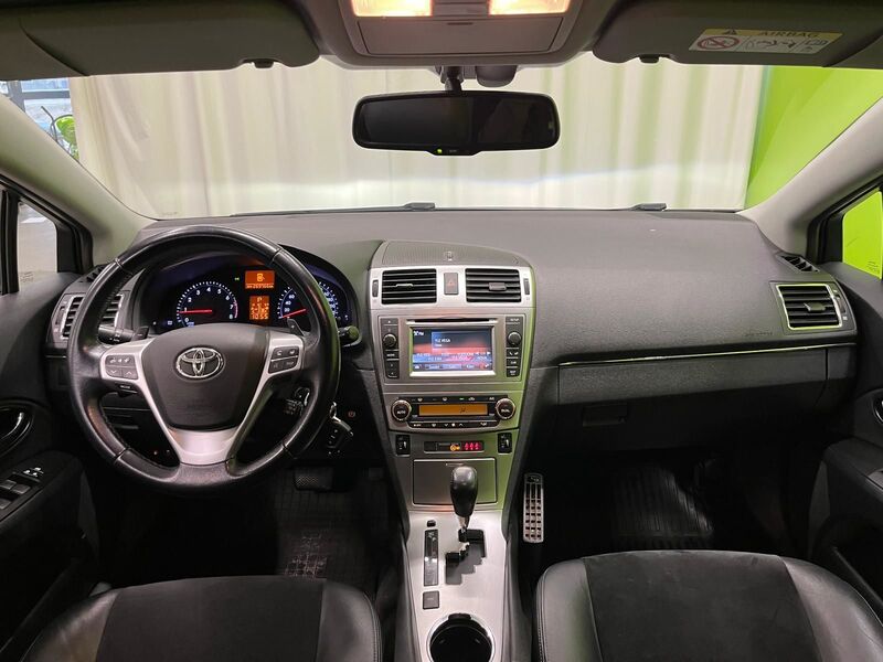 Toyota Avensis vaihtoauto