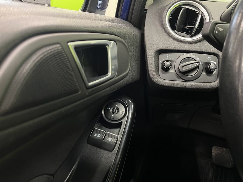 Ford Fiesta vaihtoauto