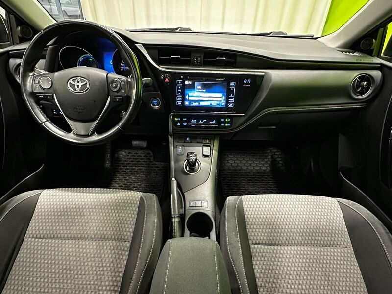 Toyota Auris vaihtoauto