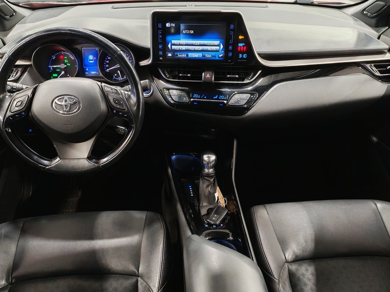 Toyota C-HR vaihtoauto