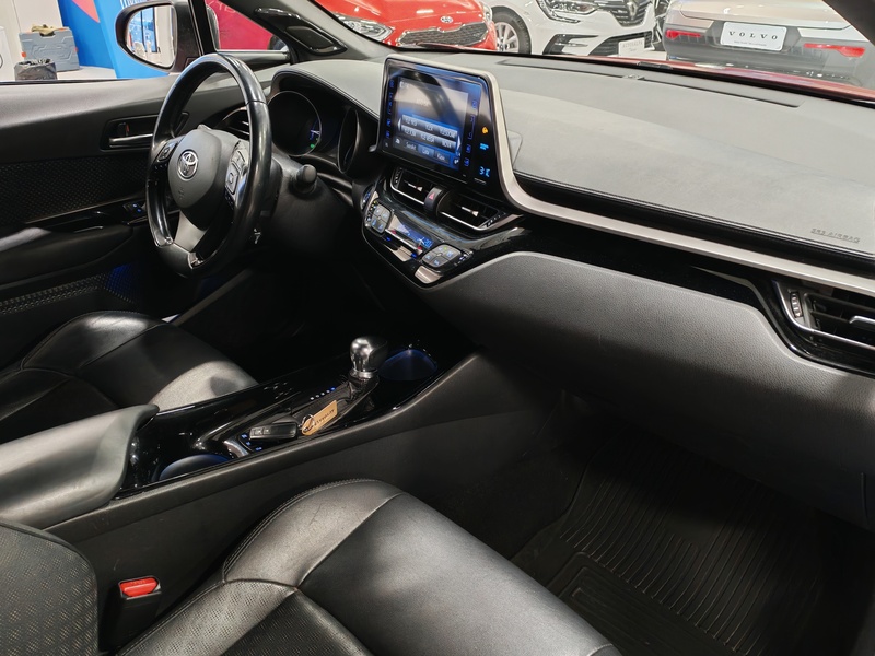 Toyota C-HR vaihtoauto