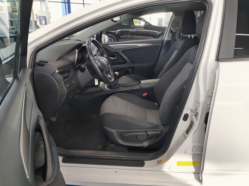 Toyota Avensis vaihtoauto