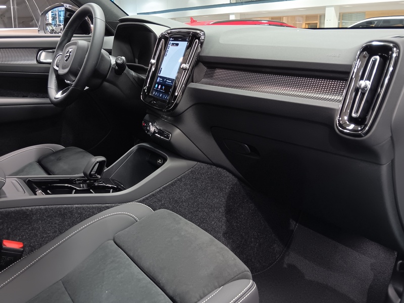 Volvo EX40 vaihtoauto