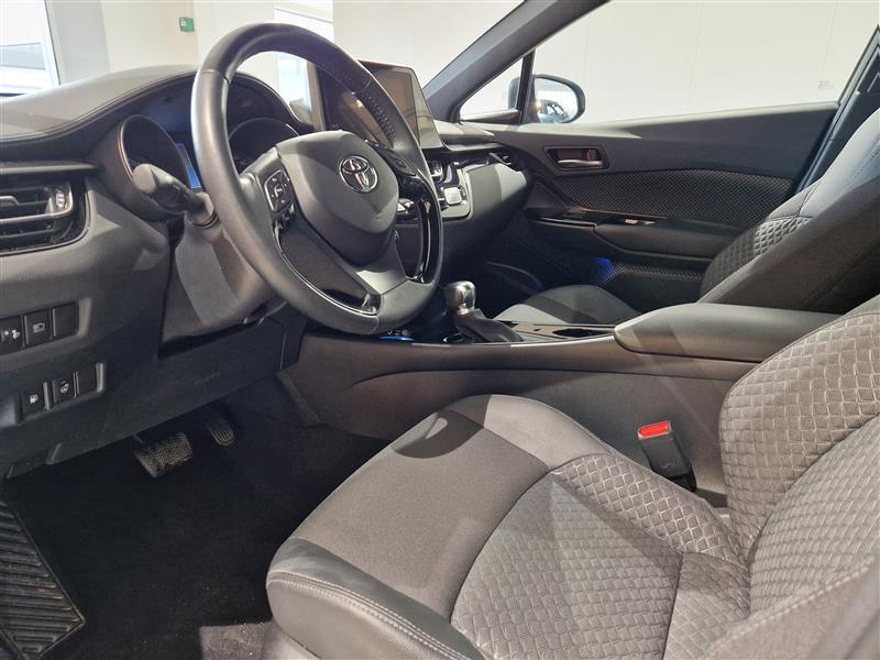 Toyota C-HR vaihtoauto