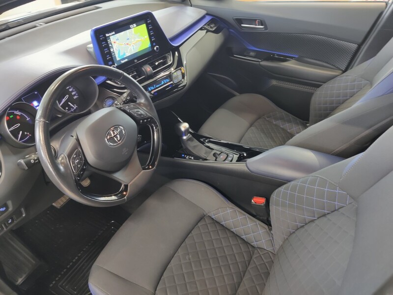 Toyota C-HR vaihtoauto