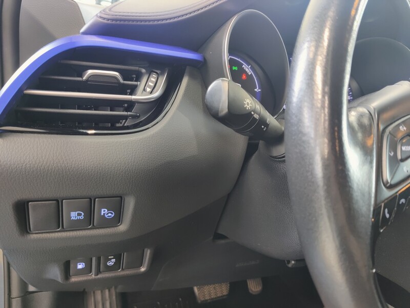 Toyota C-HR vaihtoauto