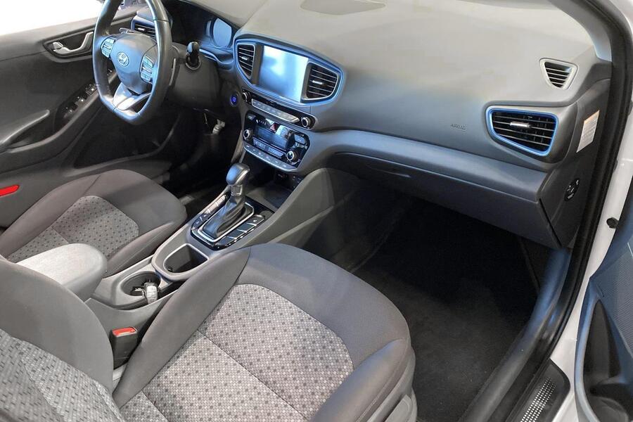 Hyundai IONIQ hybrid vaihtoauto