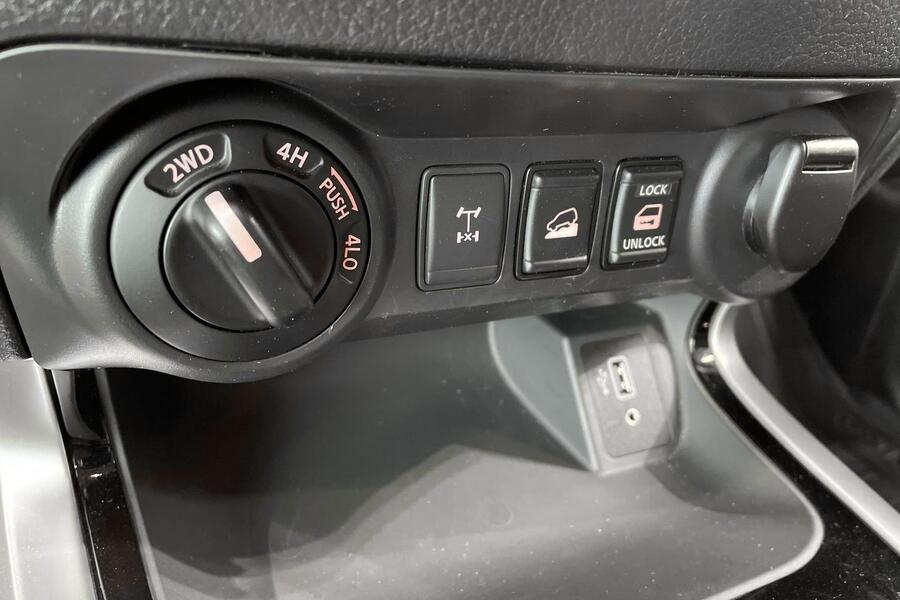Nissan Navara vaihtoauto