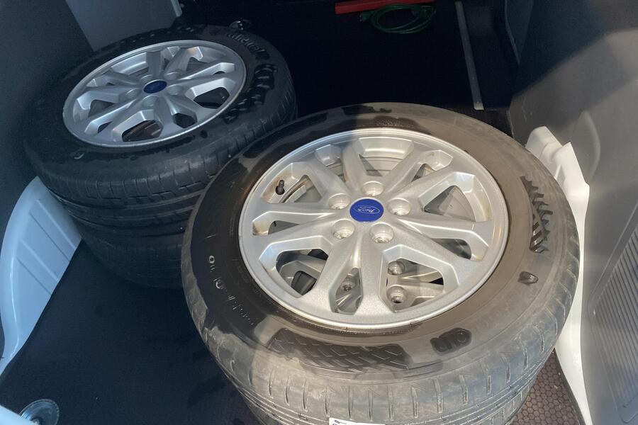 Ford Transit Connect vaihtoauto