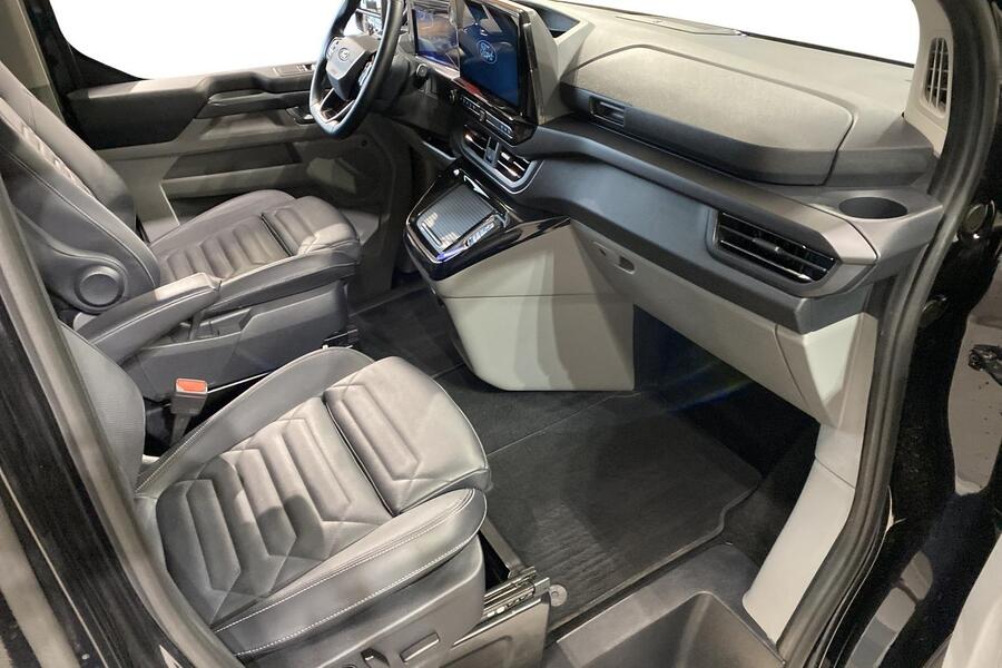 Ford Tourneo Custom vaihtoauto