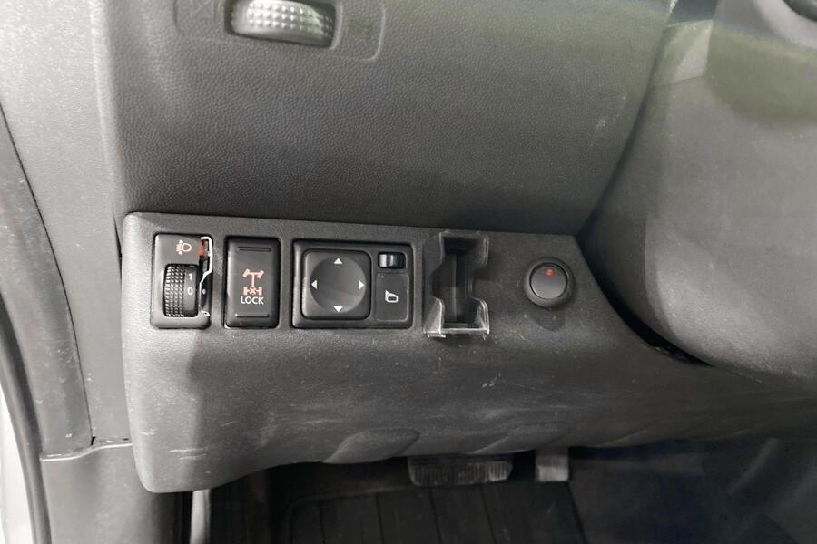 Nissan Navara vaihtoauto