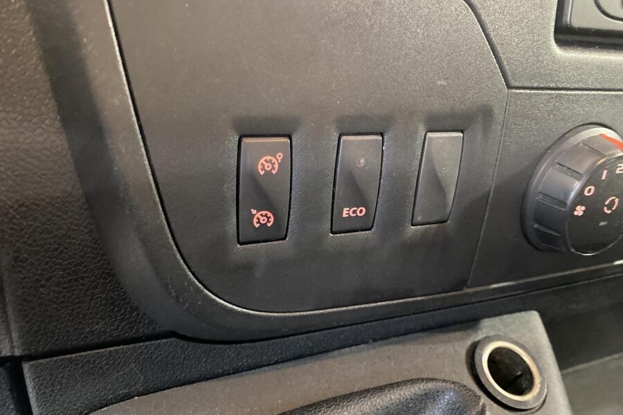 Nissan NV400 vaihtoauto