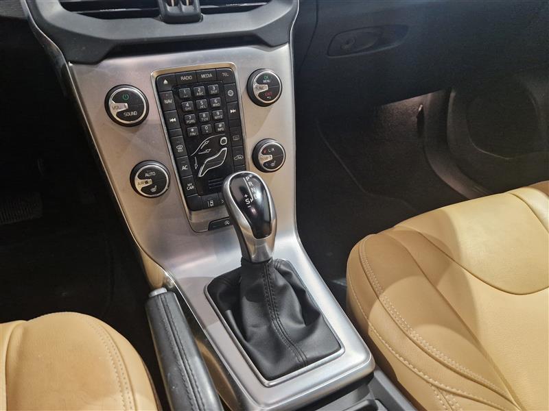 Volvo V40 Cross Country vaihtoauto