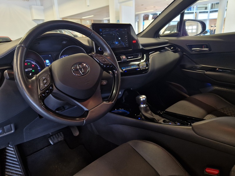 Toyota C-HR vaihtoauto