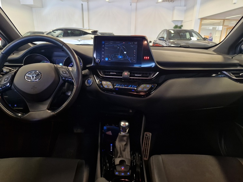 Toyota C-HR vaihtoauto