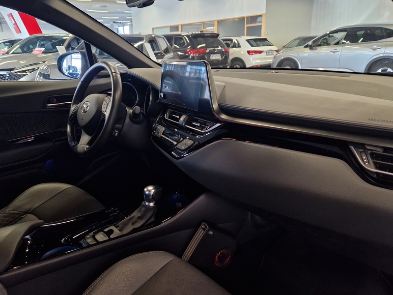 Toyota C-HR vaihtoauto