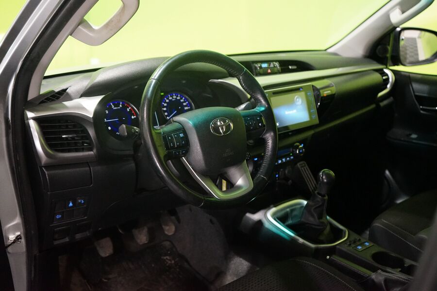 Toyota Hilux vaihtoauto