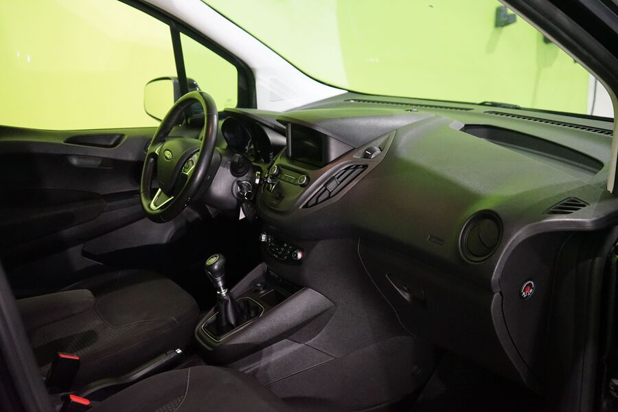 Ford Transit Courier vaihtoauto
