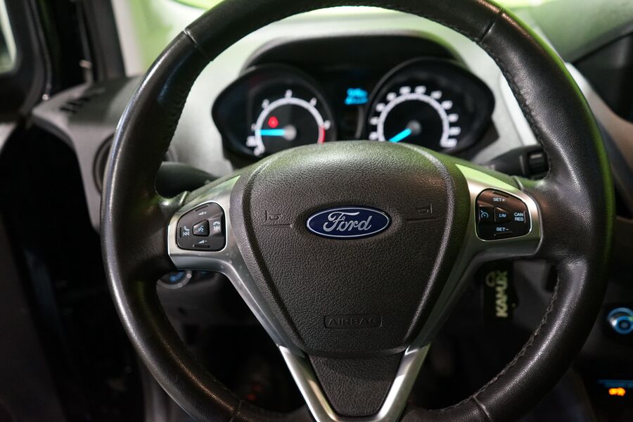 Ford Transit Courier vaihtoauto