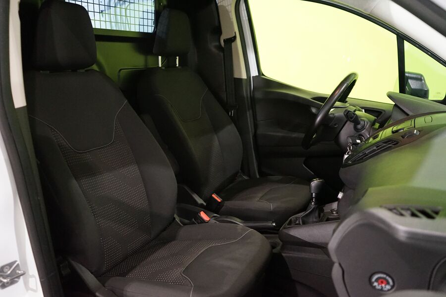 Ford Transit Courier vaihtoauto