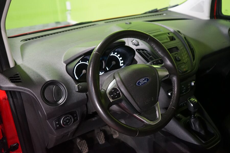 Ford Transit Courier vaihtoauto
