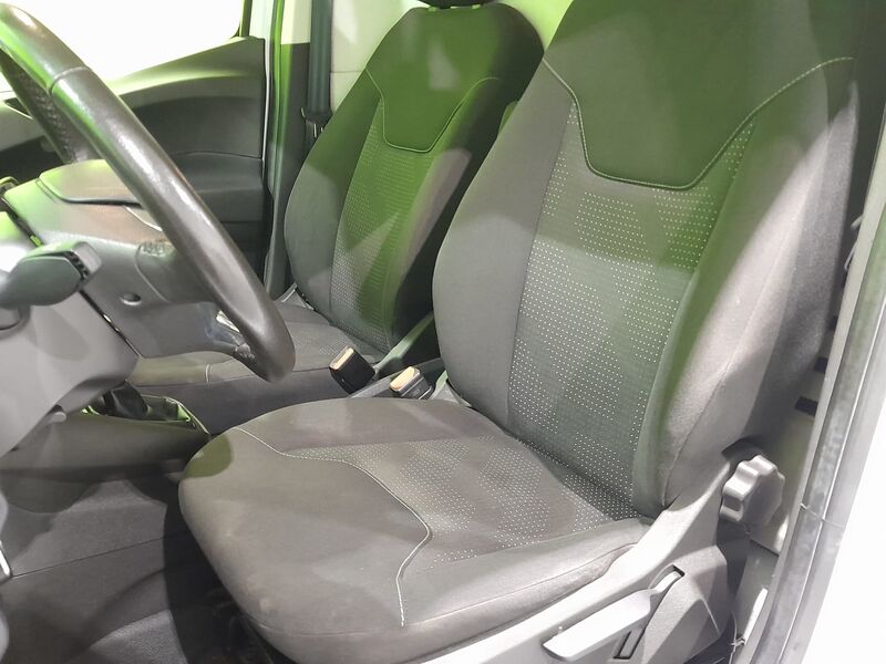 Ford Transit Courier vaihtoauto